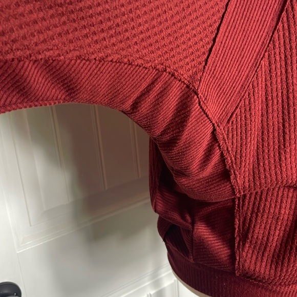 We The Free red burgundy Waffle Thermal Long Sleeve V-Neck Shirt Size M - Picture 4 of 11